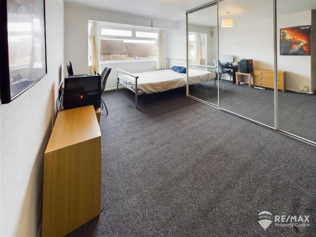 Bedroom 1.jpg