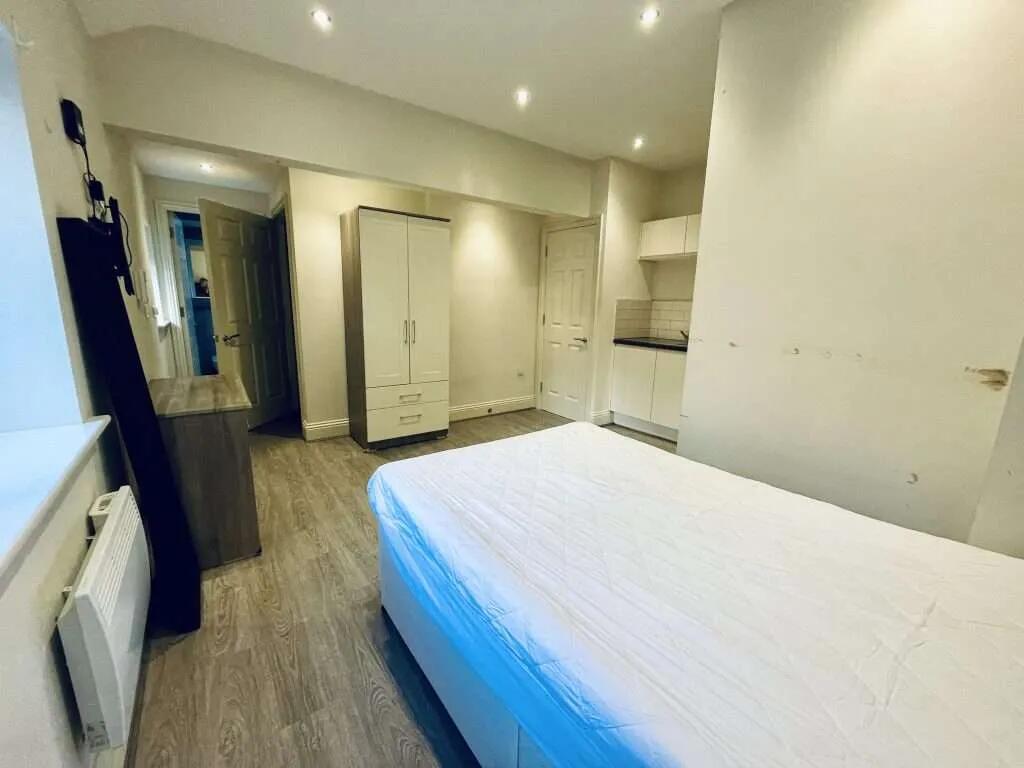 Flat_8_St_James_Row