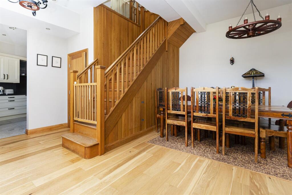 Entrance Hallway/Dining Room