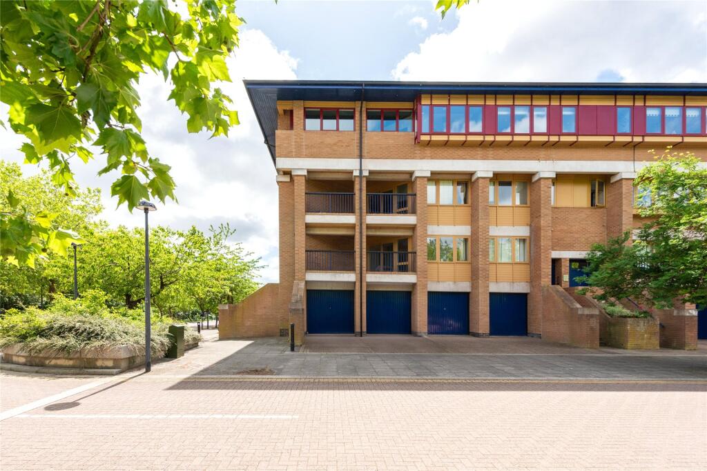 Front Aspect/Garage