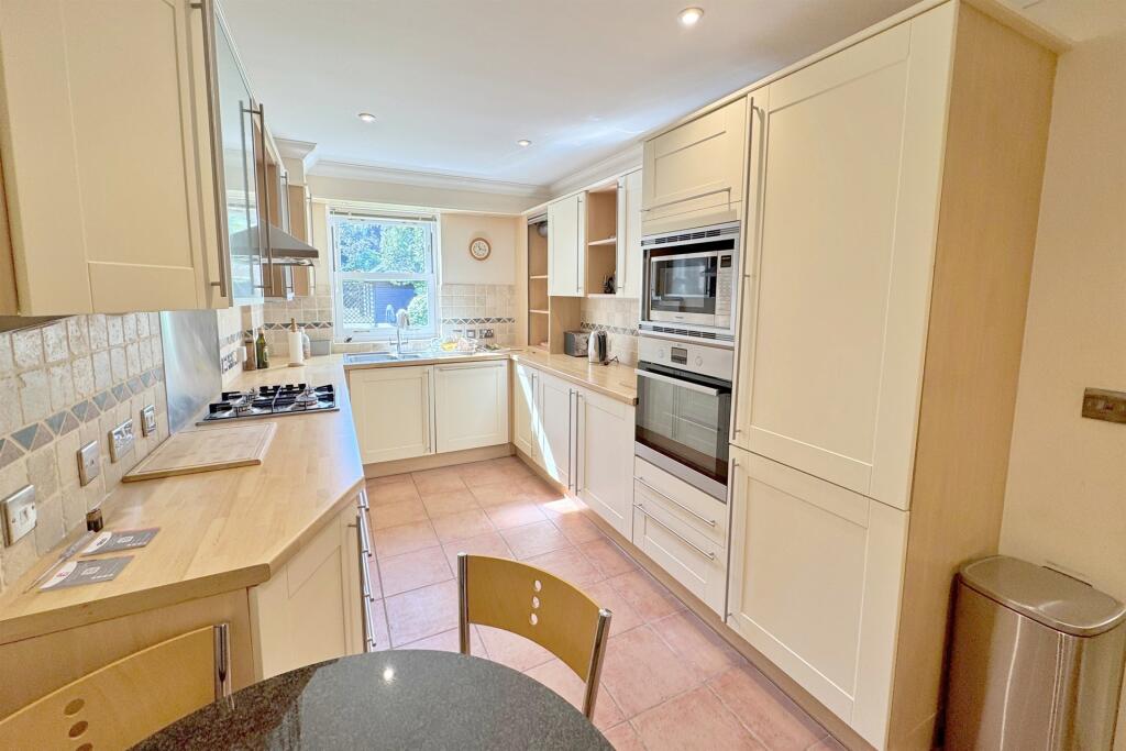 Kitchen Dining Area