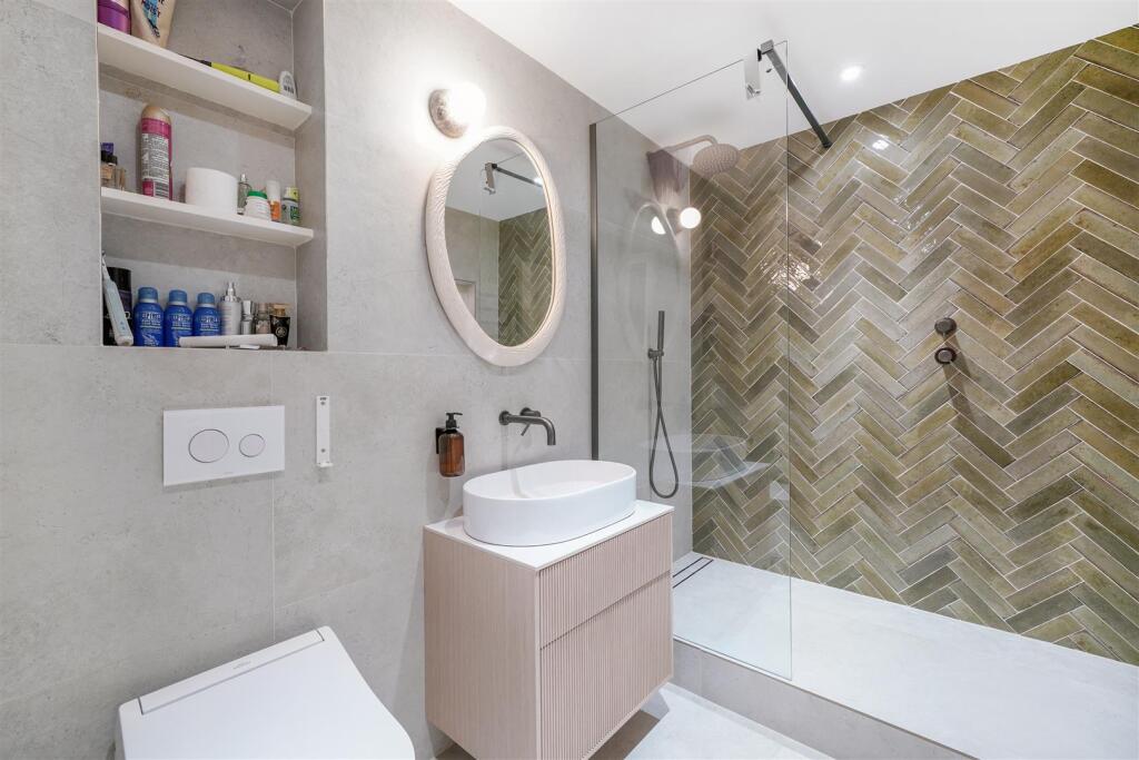 2 Sir Alexander Close - 0aGD8B0M6zkGSEJHj8MM.jpg