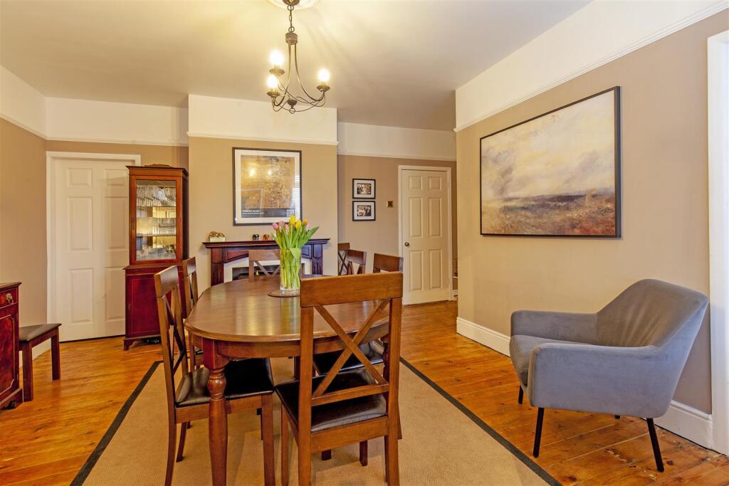 Dining Room-3.jpg