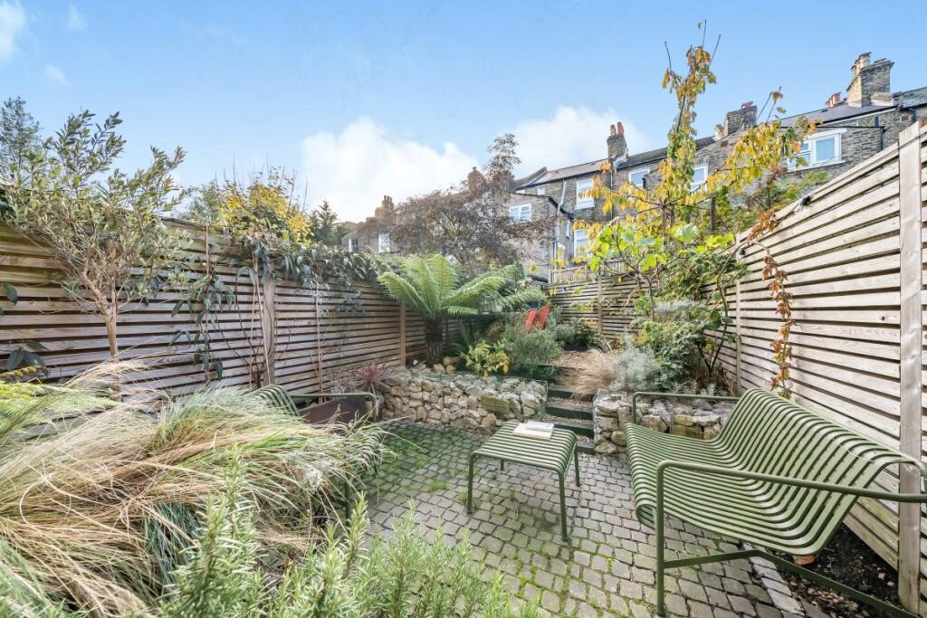 Kinsale Road, London, SE15