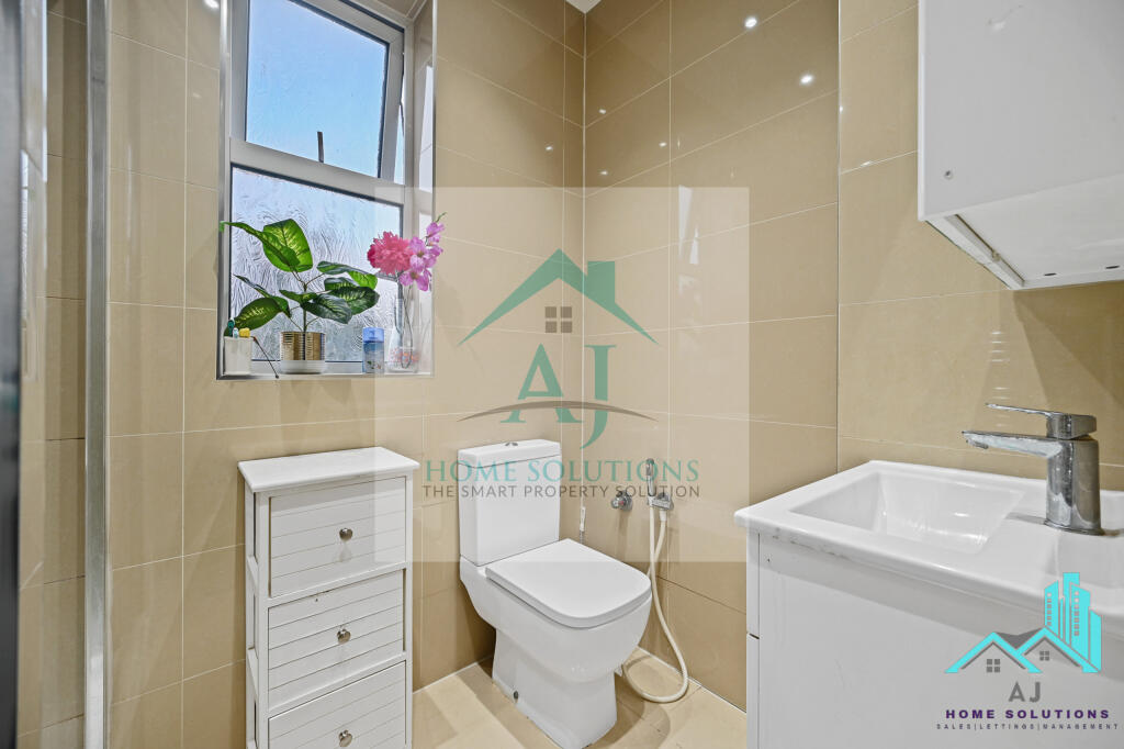 RCAJsolutions- 51 wargrave road -  bathroom 1 (1)