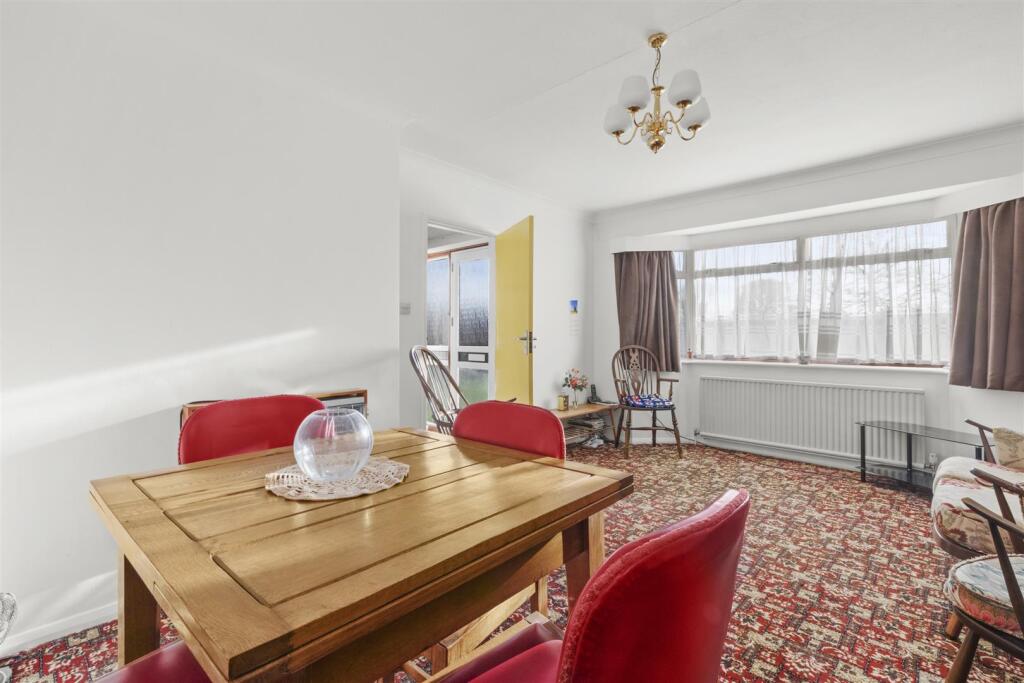 90 Main Rd, HP14 4QA-4.jpg