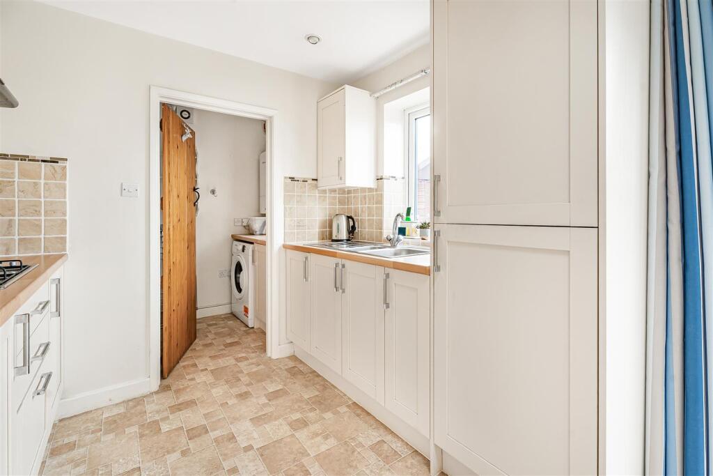 26 Lutterworth Road (11).jpg