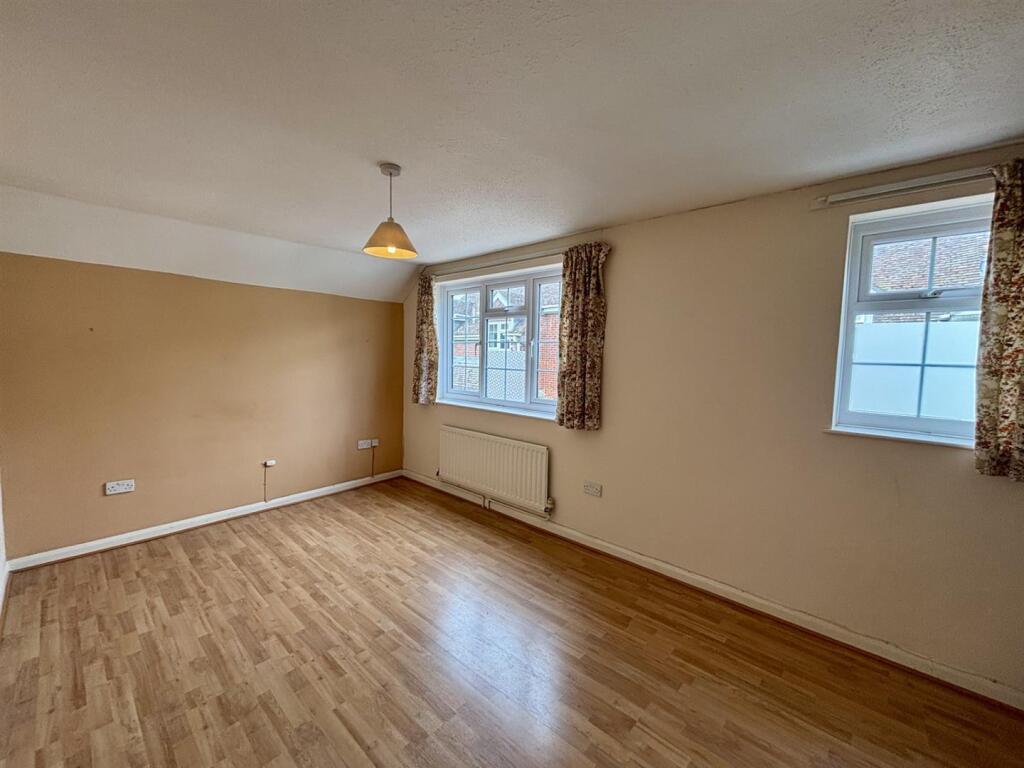 Bedroom 1.jpg