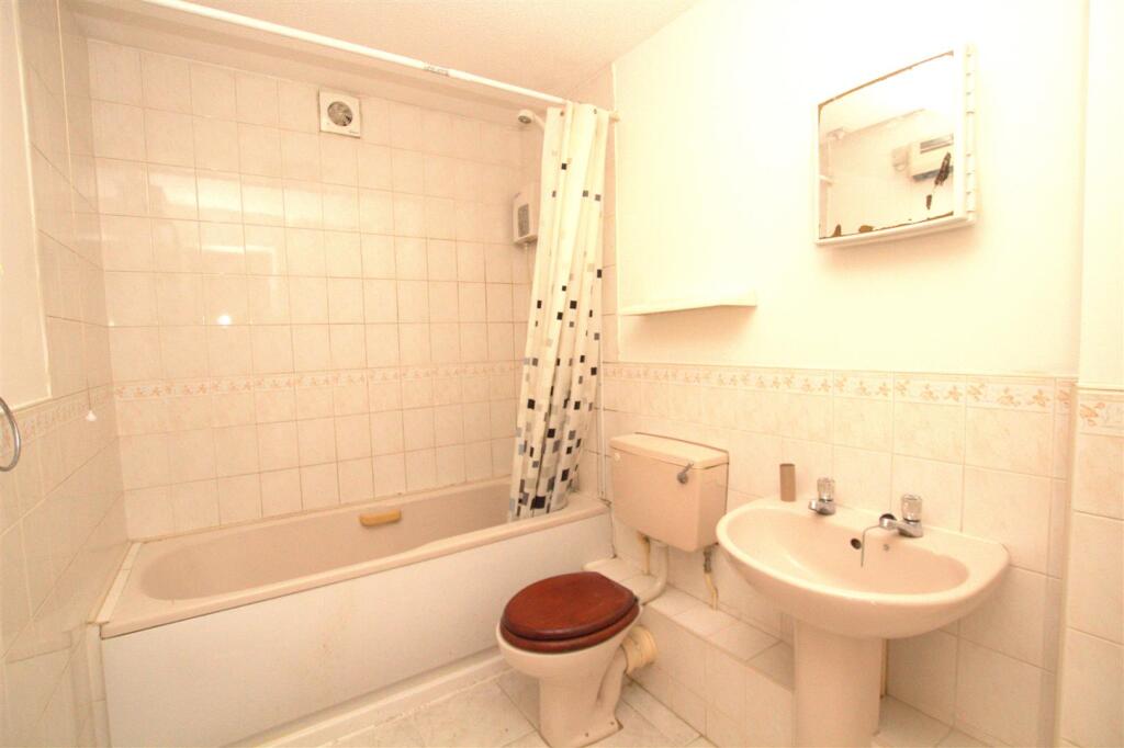 Westmoreland Bathroom.jpg