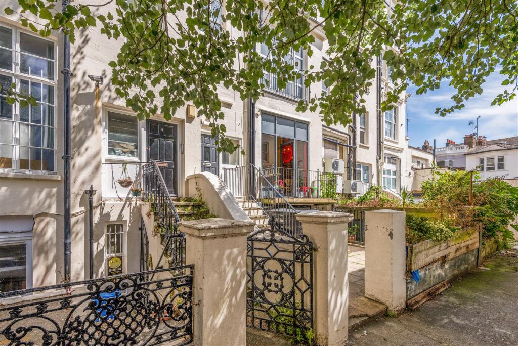 Flat 1, 3 Silwood Terrace25.jpg