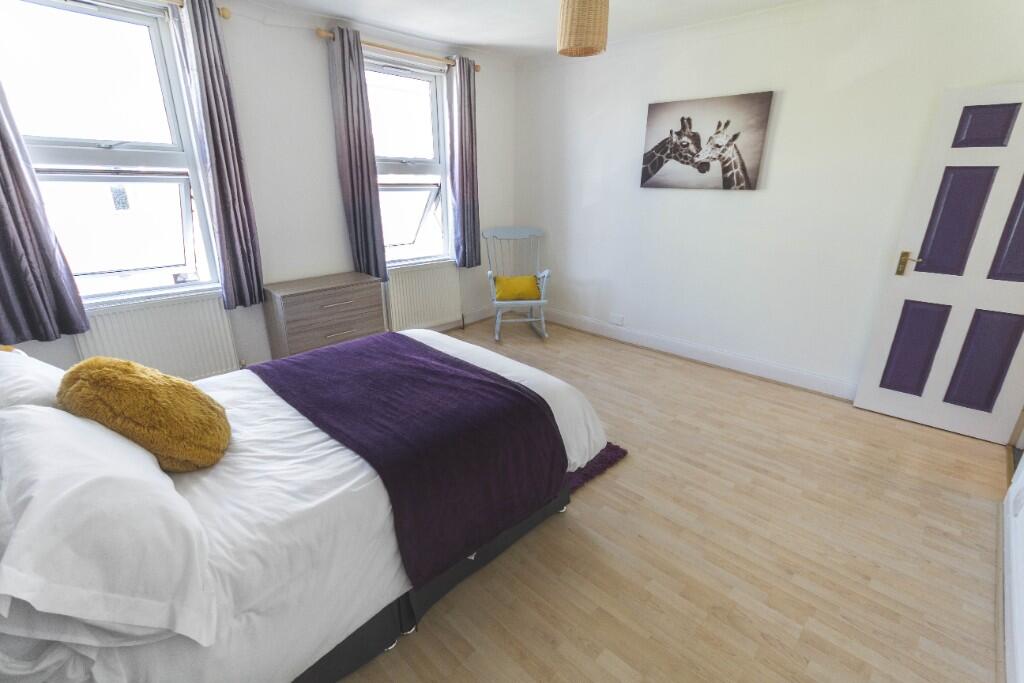 Purple Room £825pcm