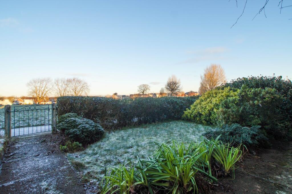 Front Garden &amp; Open Outlook