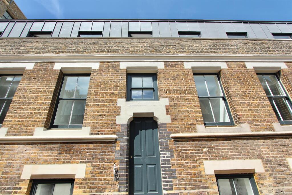 Stoke Newington High Street, N16