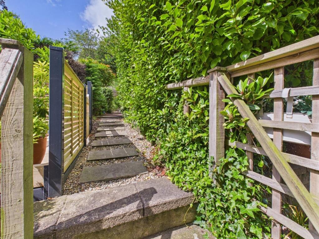 CAM04169G0-PR0104-STILL019.jpg