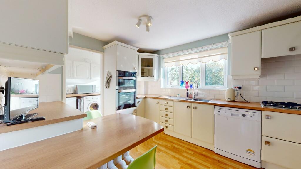 KITCHEN/BREAKFAST ROOM
