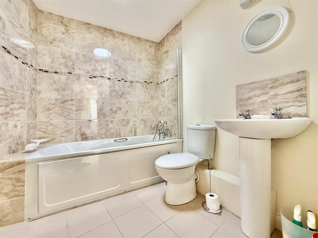 Family Bathroom.jpeg