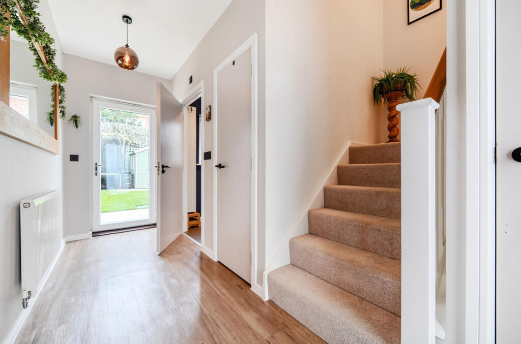 1359749-9-68d66a6...