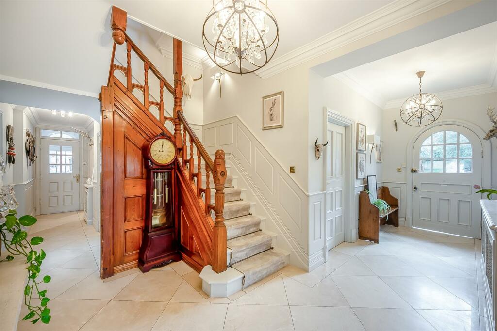 Holmewood Front Entrance