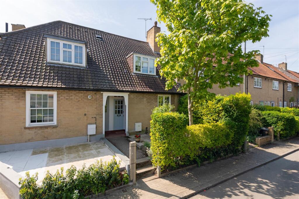 Henty Walk Hi-100.jpg