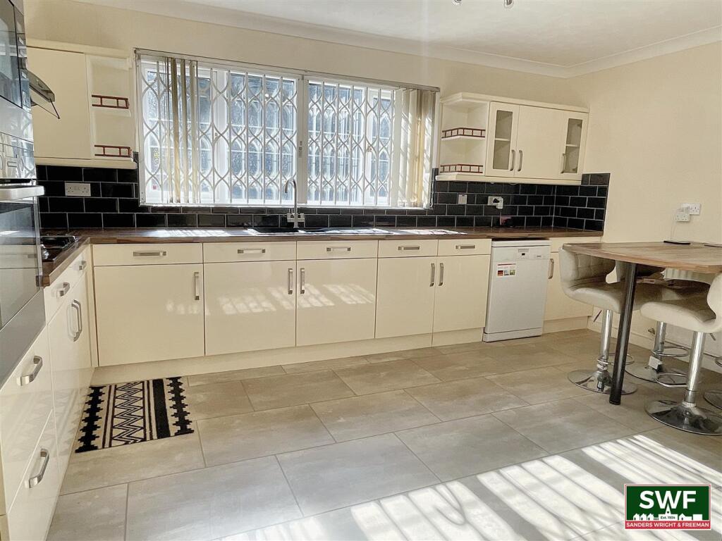 kitchen1.jpg