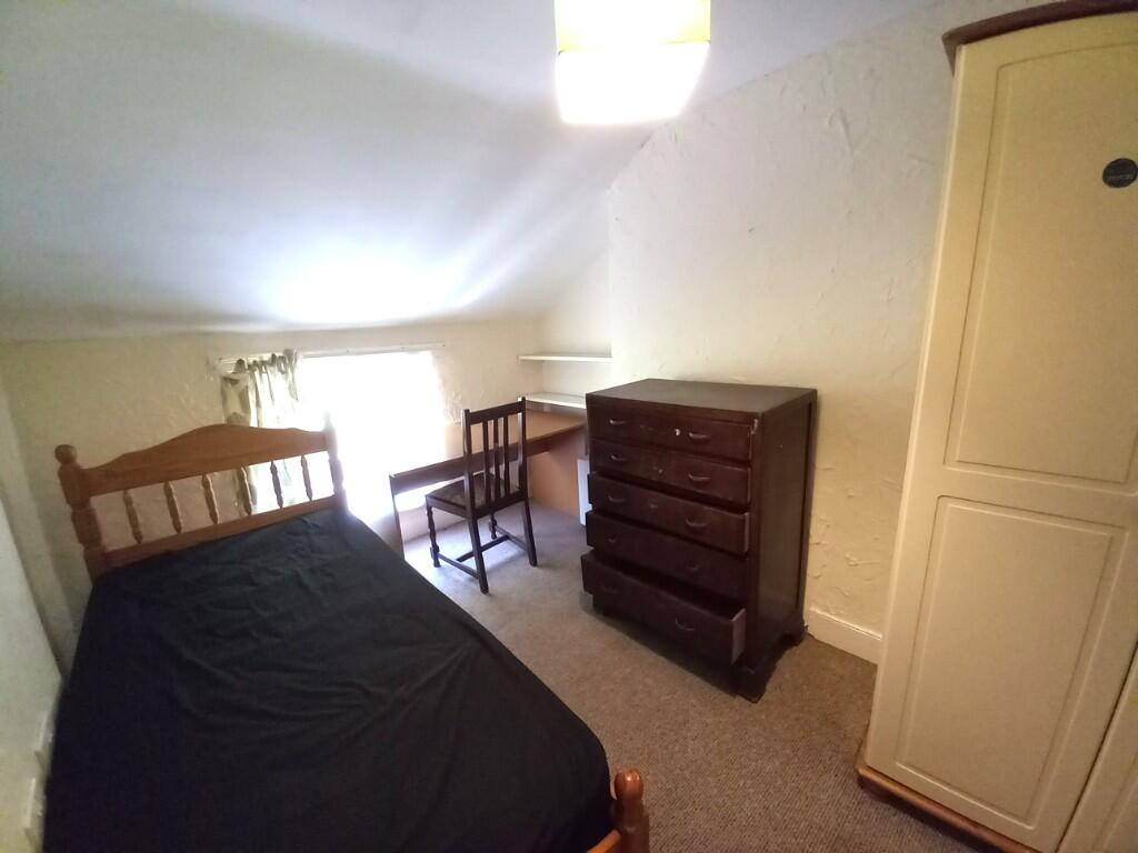 BEDROOM 5