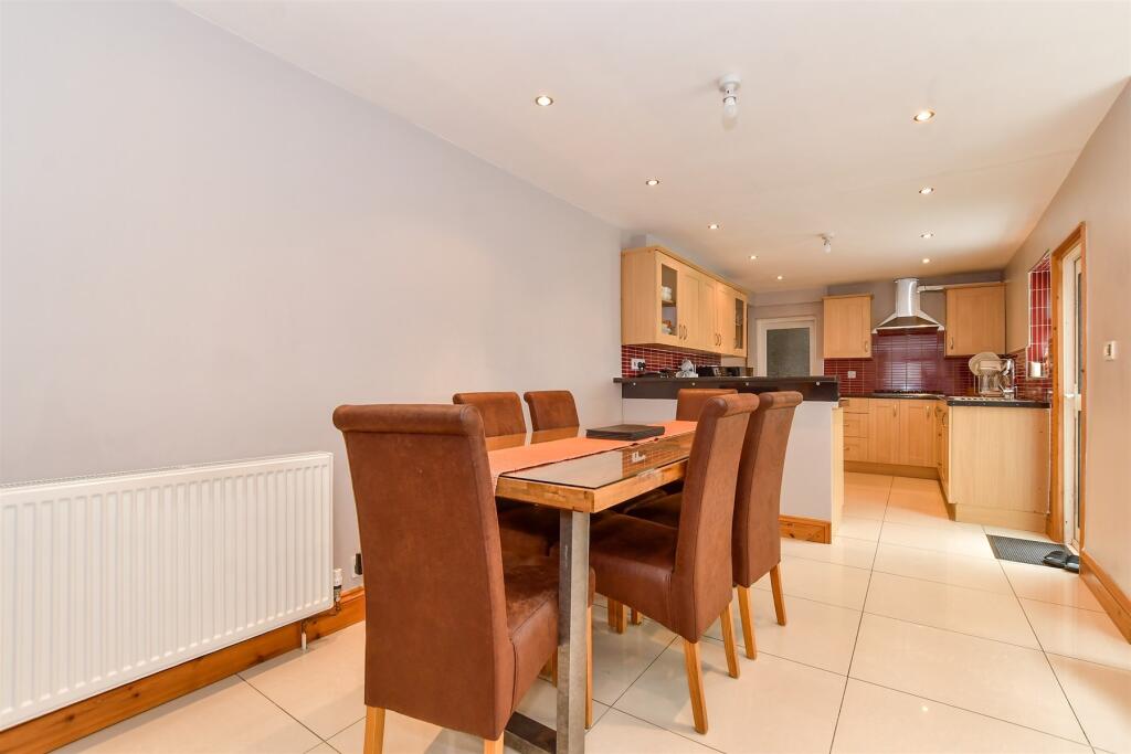 Kitchen/ Breakfast Room