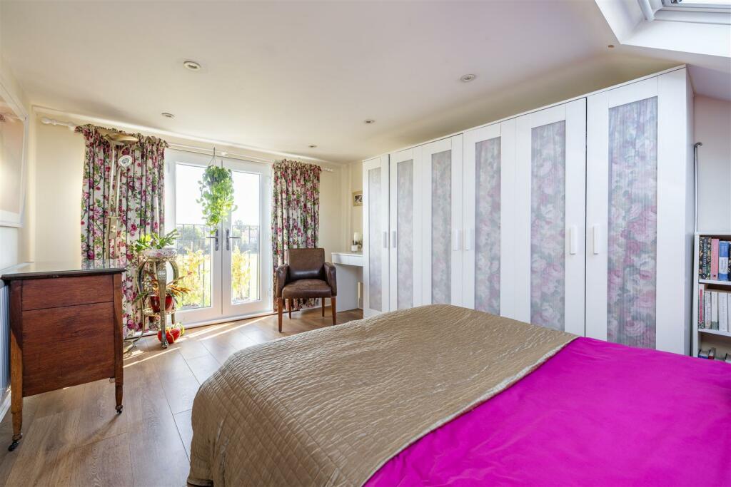 Richmond Crescent, E4