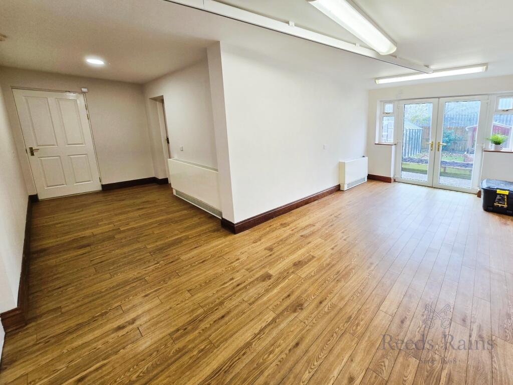 Hallway/Dining Room