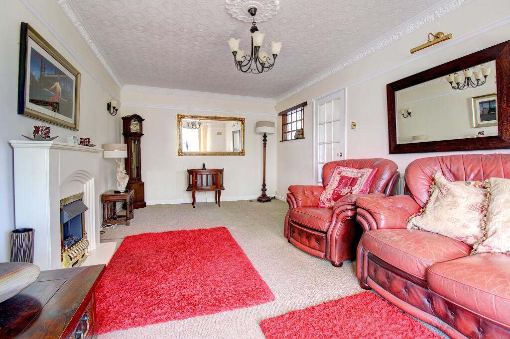 Lounge (reverse angle)