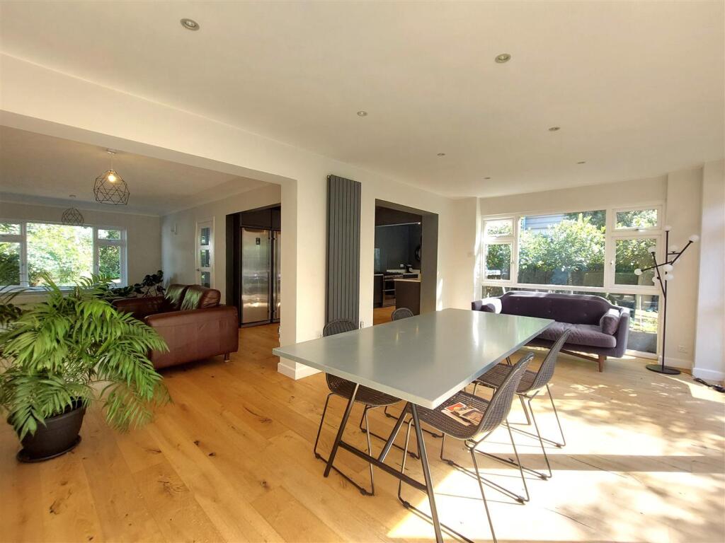 Sun/Dining Room