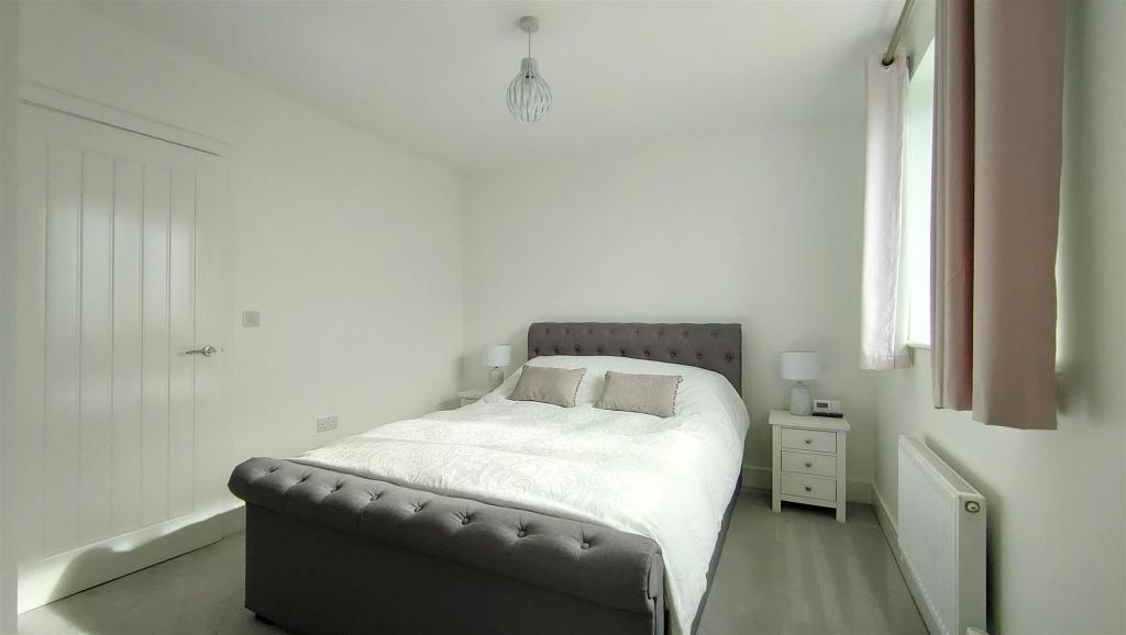 bed 1.jpg