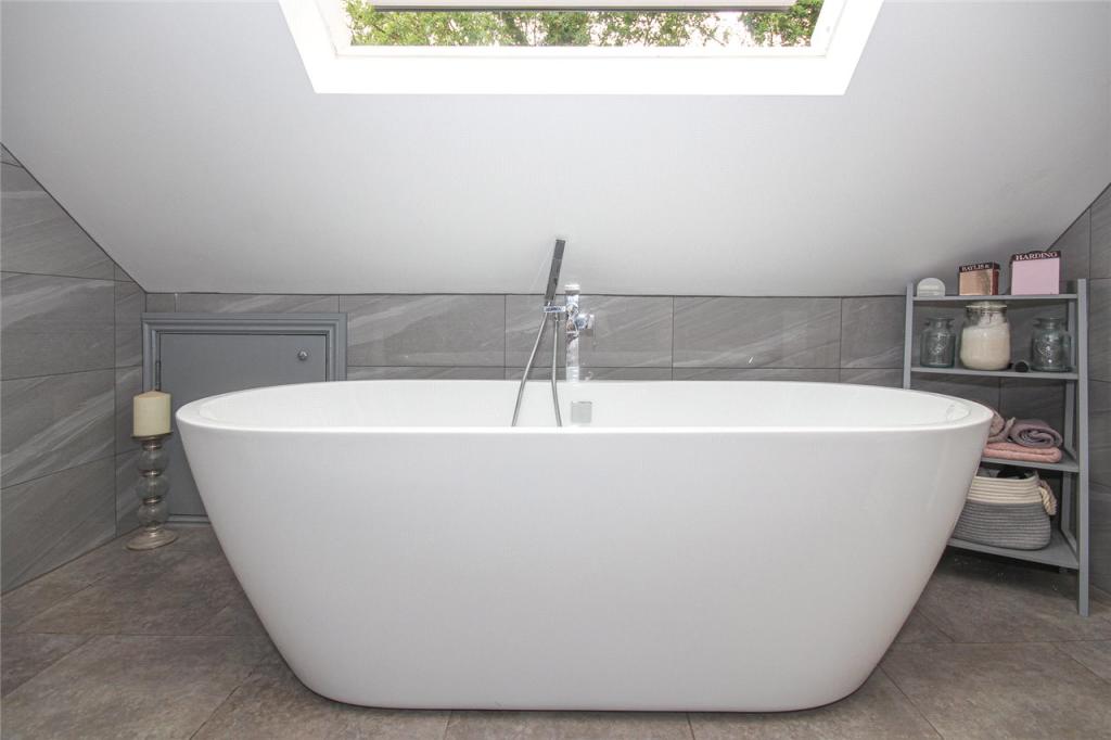 Bath, En-Suite Bed 1