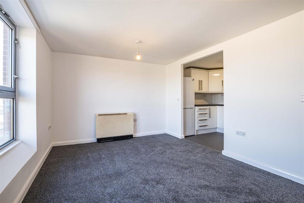 511 Sheridan court 2 of 8.jpg