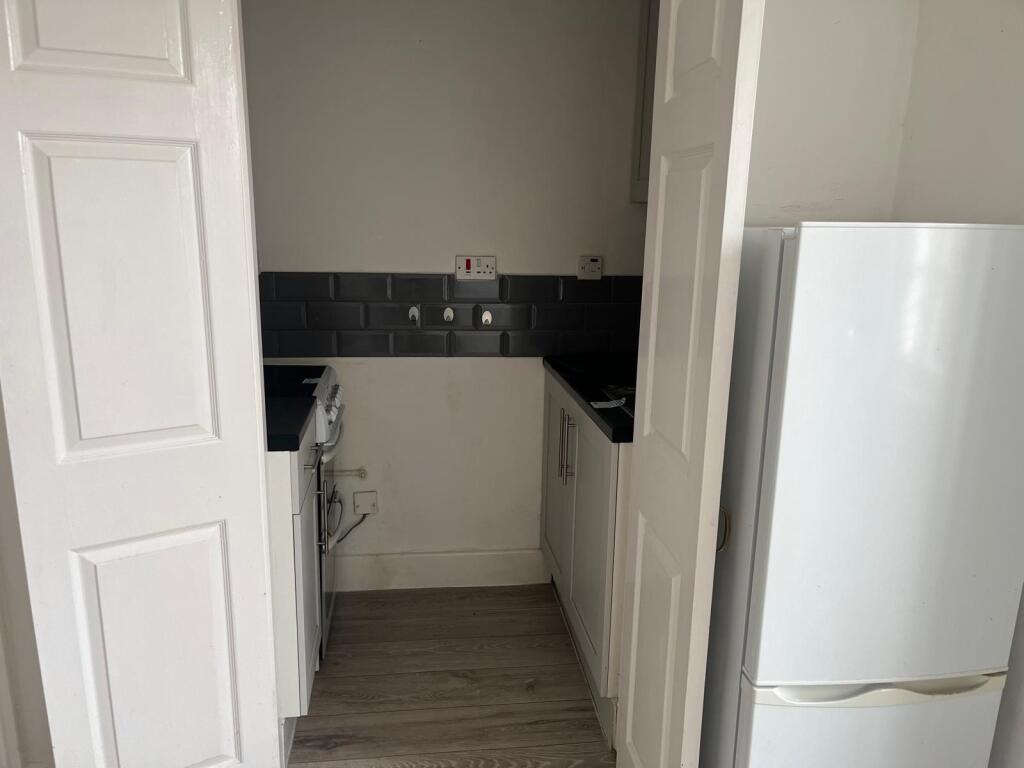 Lounge / Kitchenette: