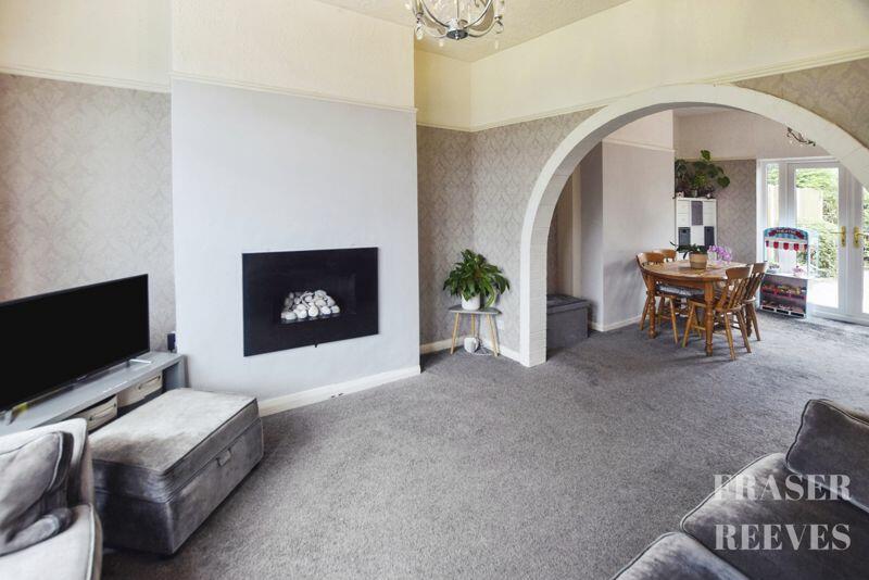 OPEN PLAN LOUNGE / DINING