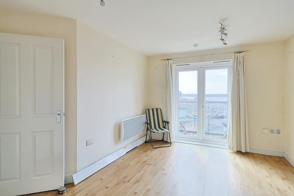 Flat 48, Oceana Boulevard, Briton Street, Southampton,    SO14 3HU