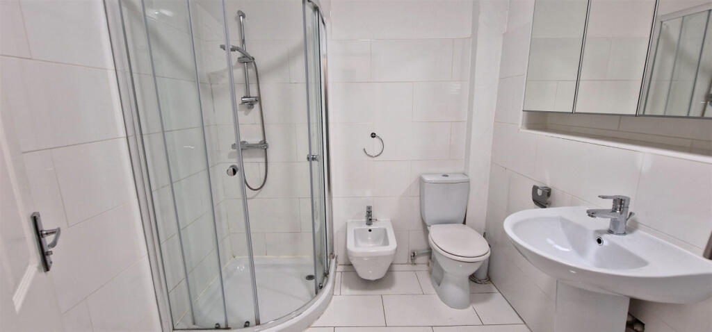 GROUND FLOOR SHOWER ROOM