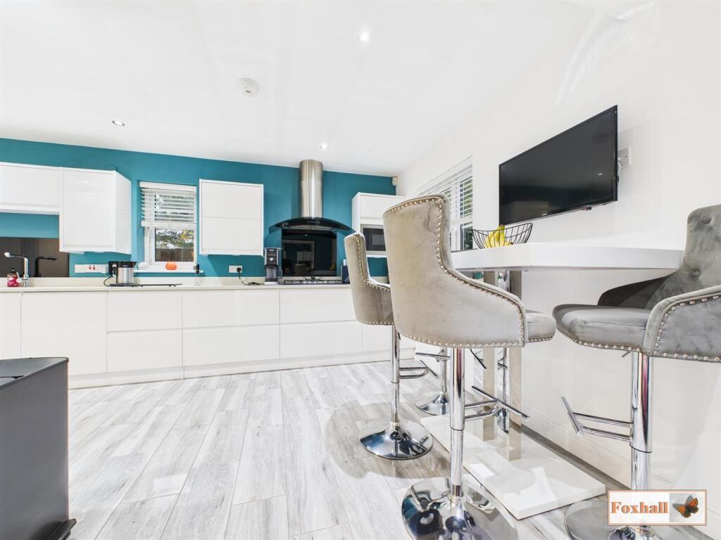 Kitchen / Breakfast Room