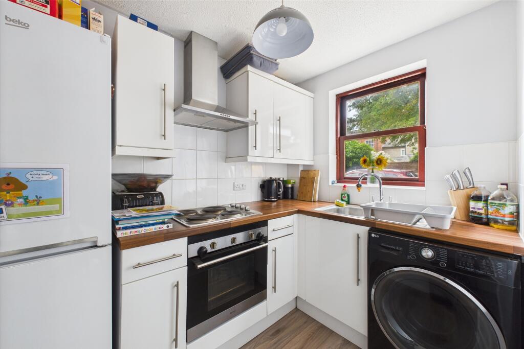 CAM05454G0-PR0005-STILL001