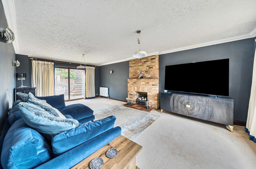 1364643-6-68ee715...