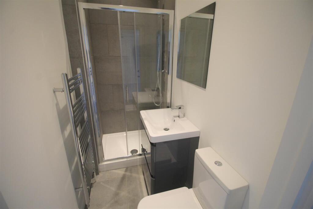 en-suite 2 - Copy.jpg