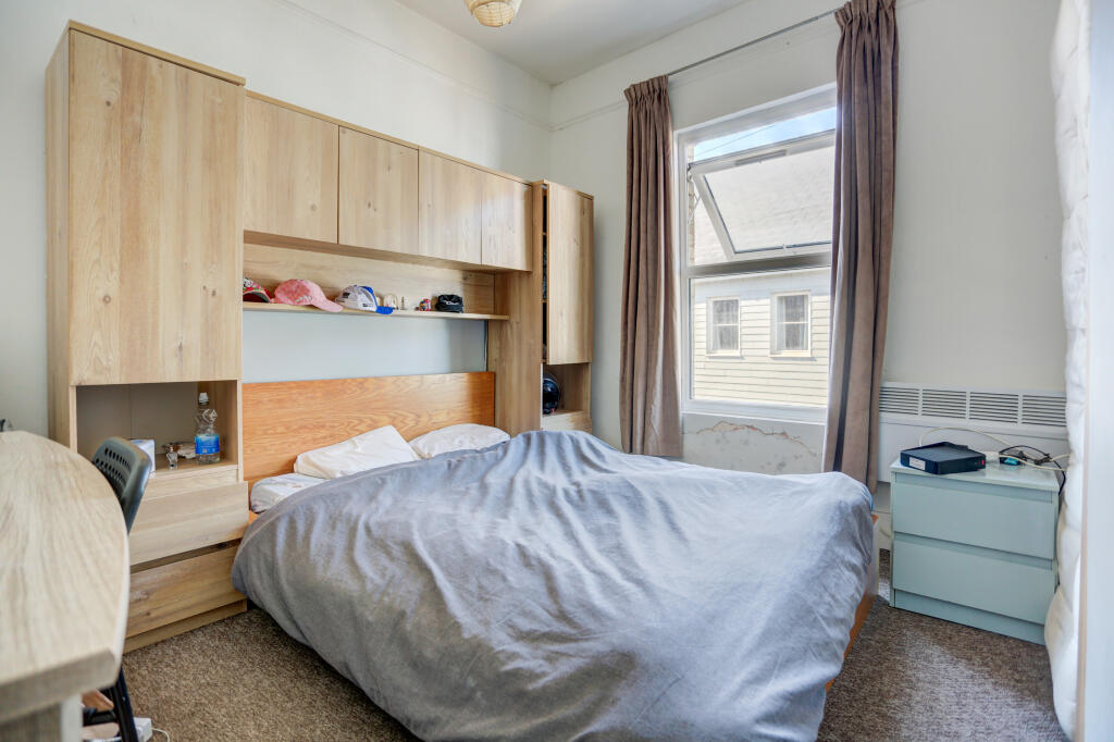 bedroom4