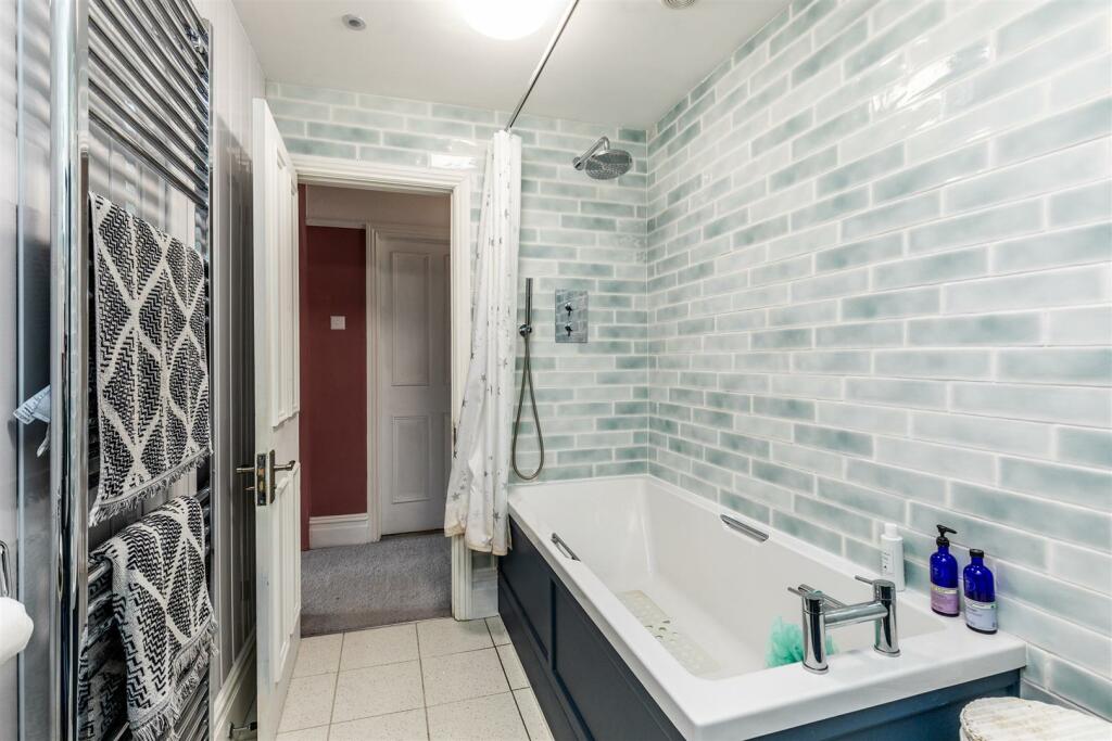 Henleaze Road, Henleaze Bathroom 2.jpg