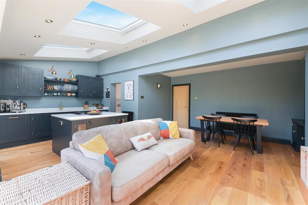 ROUNDWOOD WAY,84 - (15).jpg