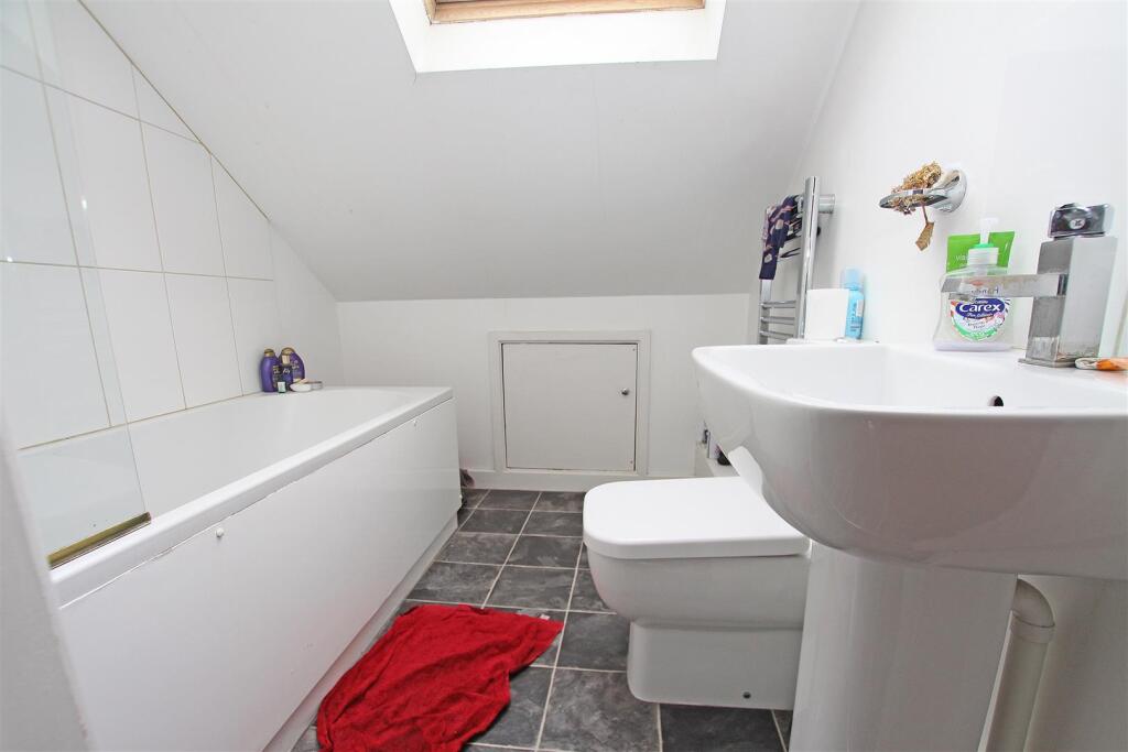 bathroom b.jpg