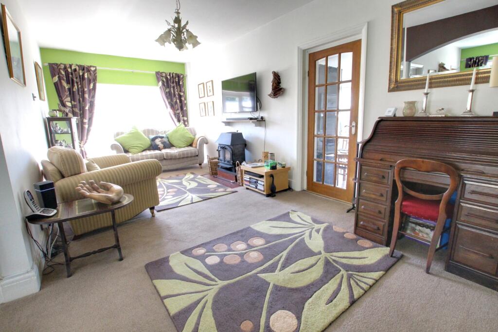 LOUNGE AREA