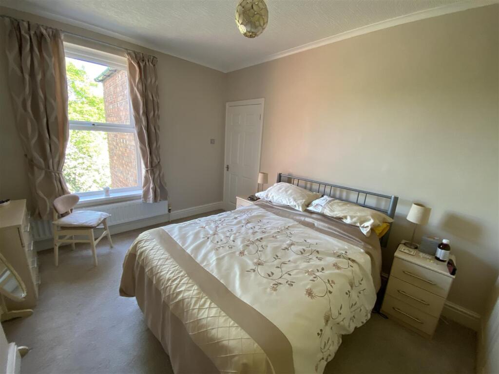 Bedroom no.1 rear double: