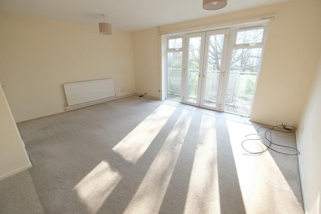SITTING/DINING ROOM