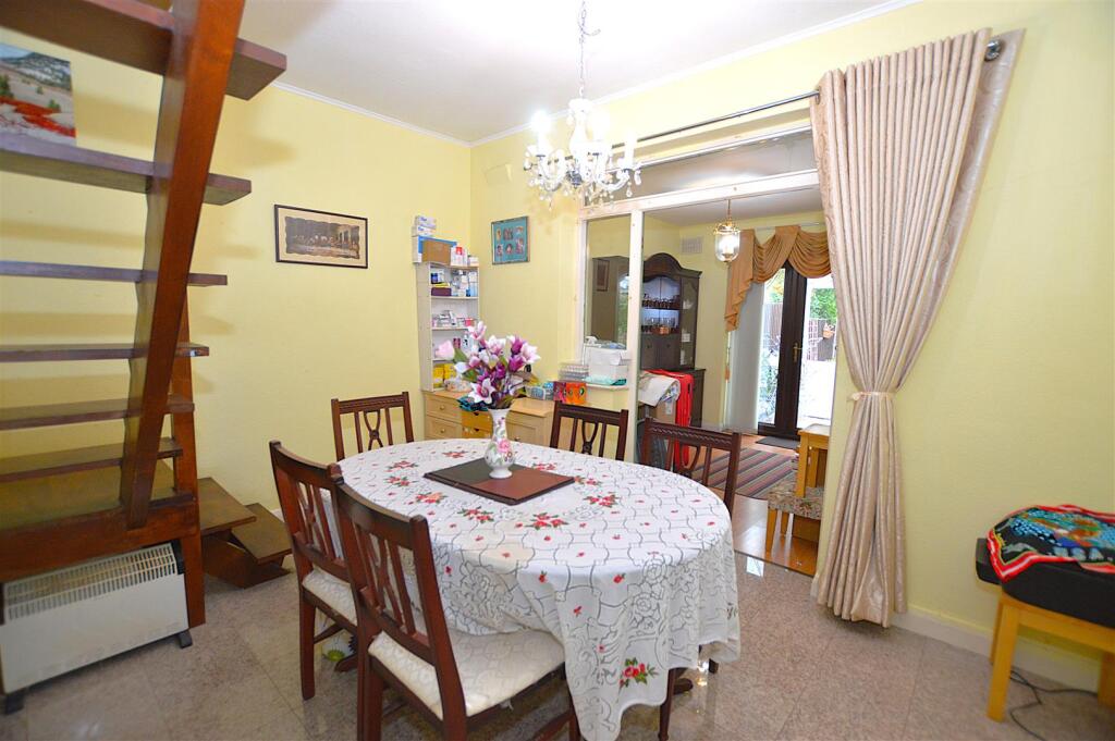 18 Lyndhurst Avenue dining room.JPG
