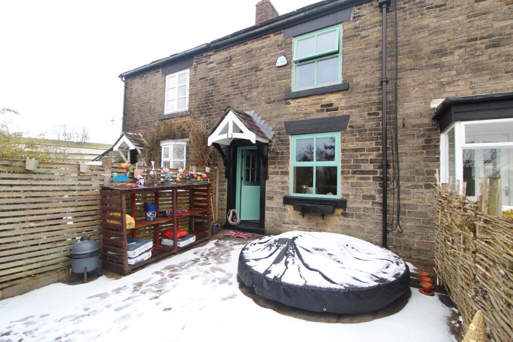 Moor End Road, Mellor